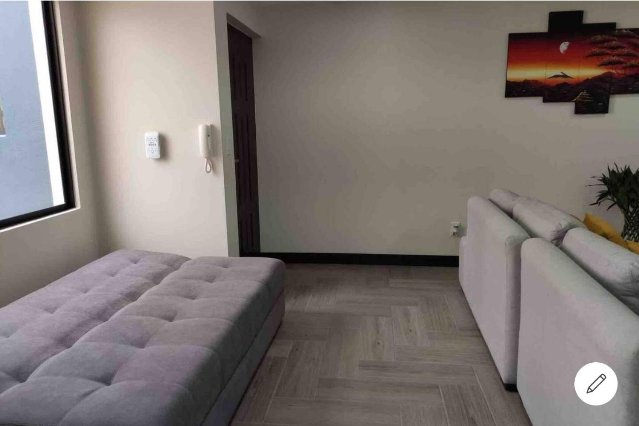Apartamento Departamento Sector De La Embajada Americana Quito